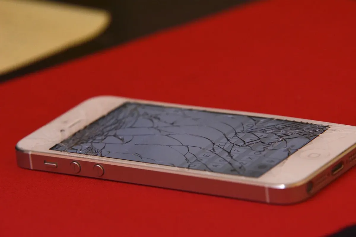 Jak wyczyścić telefon – polerowanie ekranu telefonu